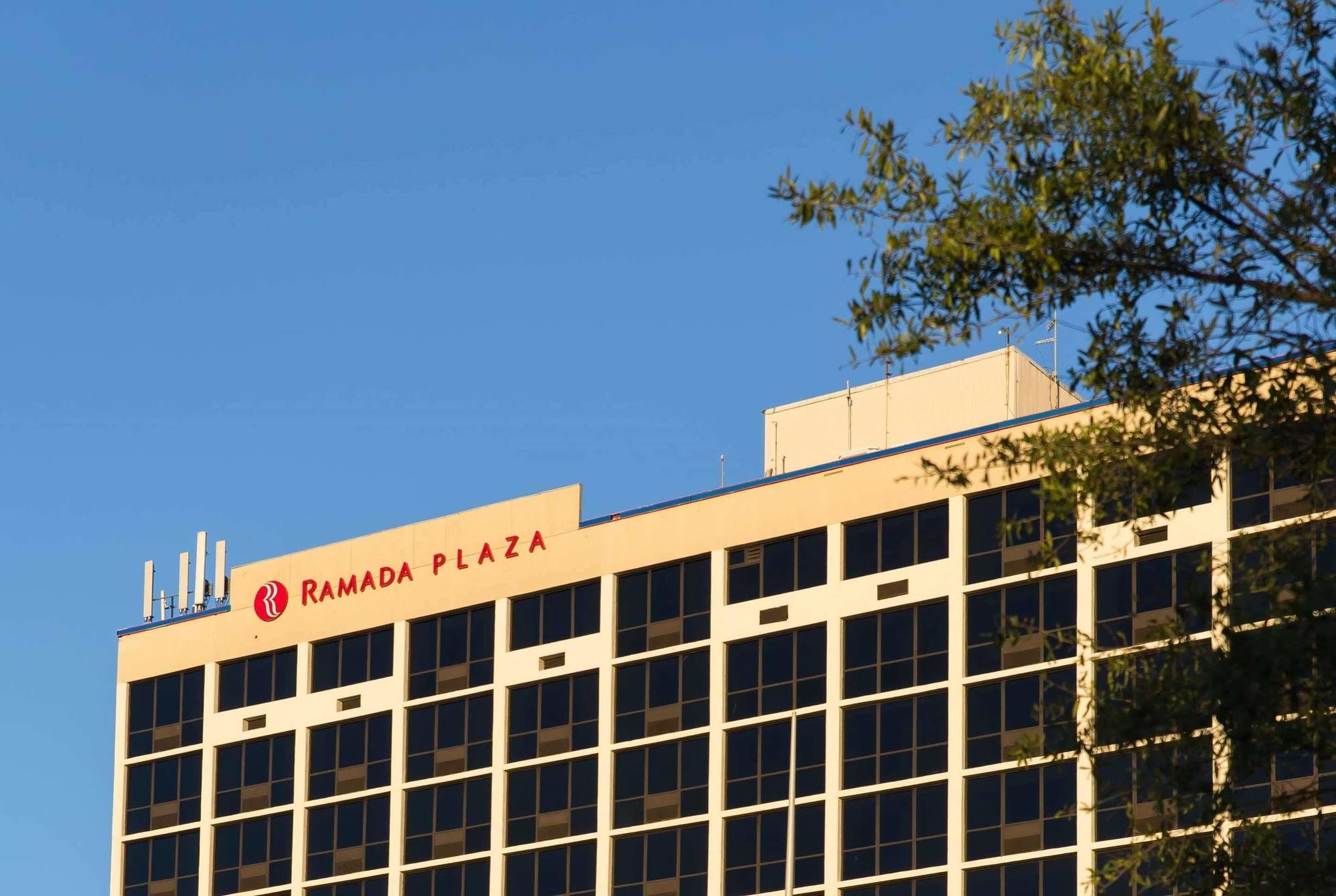 Ramada Plaza By Wyndham Atlanta Downtown Capitol Park Hotel Exterior foto